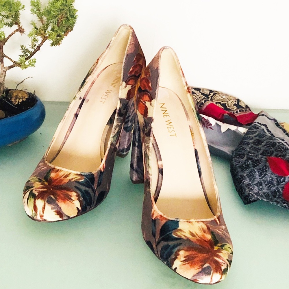 Unique Nine West Florals Velvet Leather 7.2